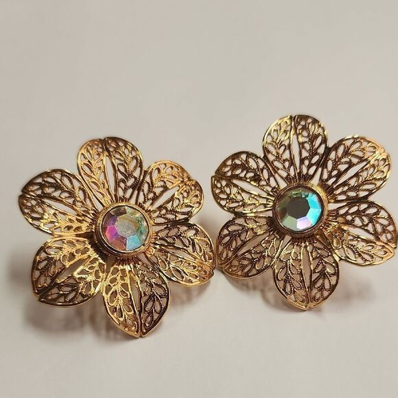 Gold Tone Clip On Flower Earrings with Iridescent Center Vintage - Picture 1 of 6